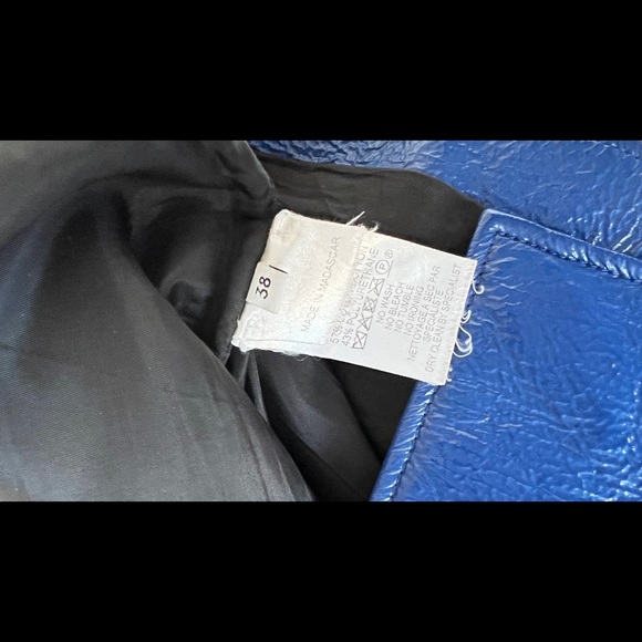 *SOLD* AUTH Courrège vinyl front slit mini skirt - Picture 6 of 8